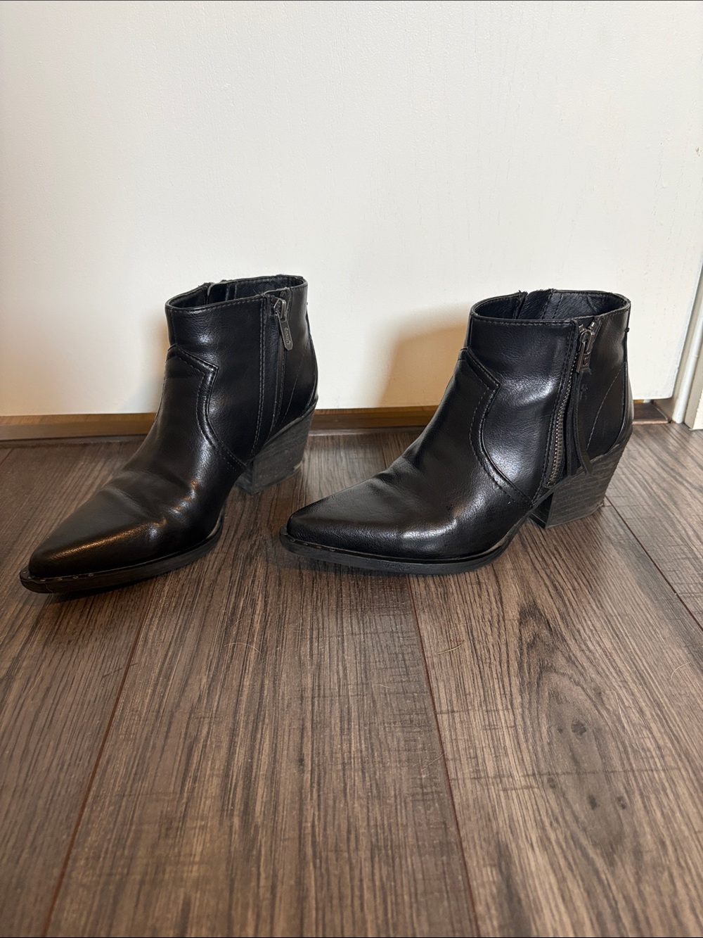 Women’s Sam Edelman Leather Ankle Boots - Classic Zip Western Style